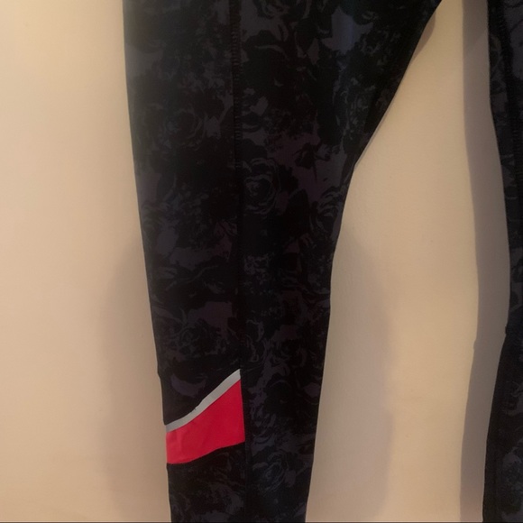 Hyba Activewear Floral/Stripes Capri - Picture 2 of 9